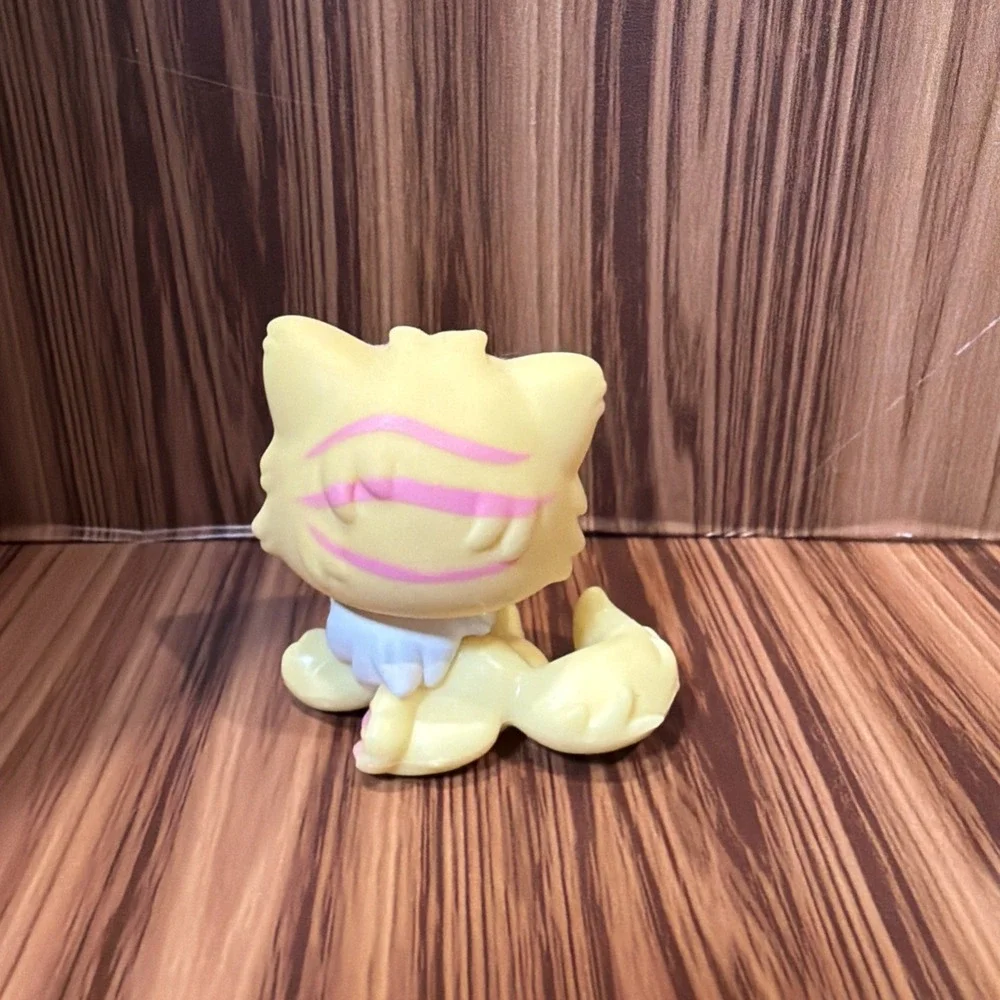 Littlest Pet Shop LPS Cat Yellow Pink Stripes Eyes Purple #878